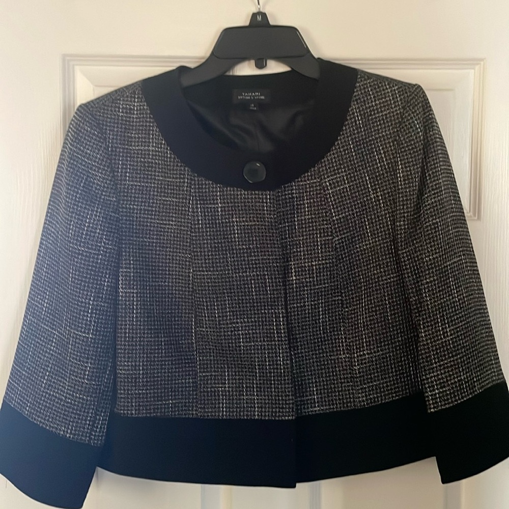Tahari Cropped Blazer